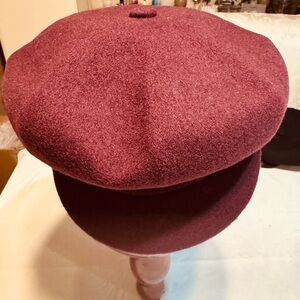 Men, XL, burgundy Kangol hat.
